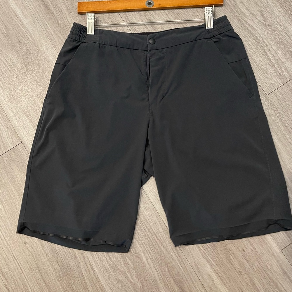 Lululemon hybrid short. Regular short/swim trunk - size 30(m)